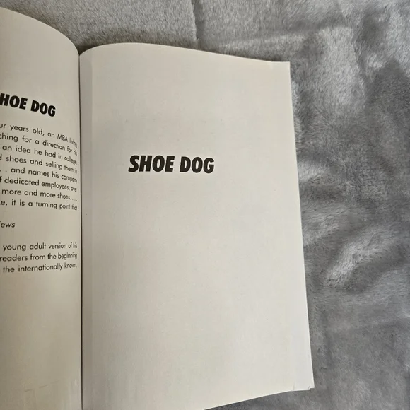 Shoe Dog: A Memoir by the Creator of Nike -- Phil Knight - Picture 4 of 12